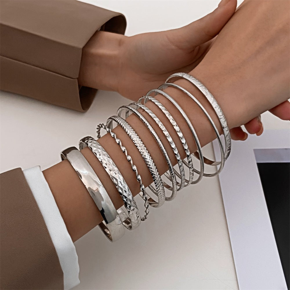 10 Pcs Retro Ethnischen Stil Legierung Breite Armbänder Gold Glänzend