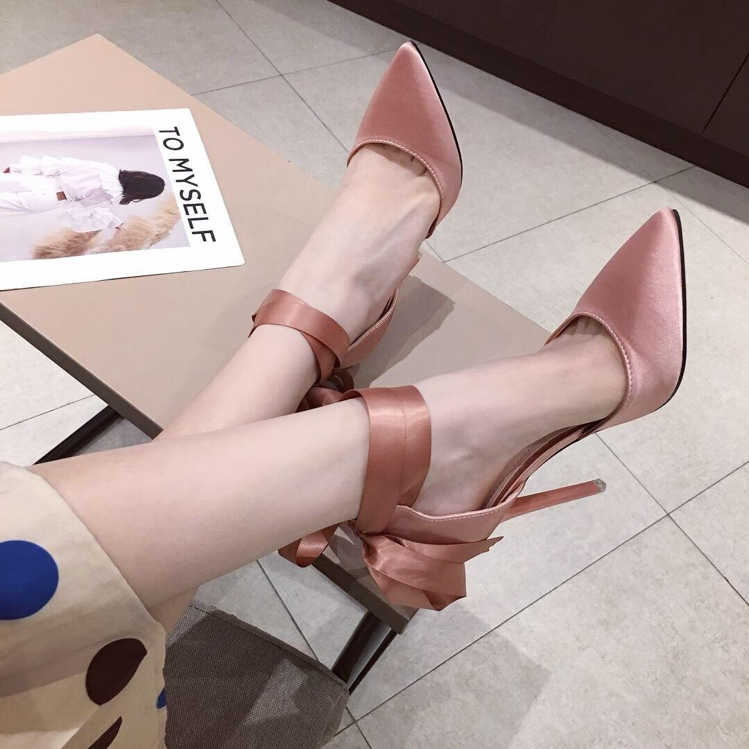 Sandales à talons aiguilles à bout pointu en satin