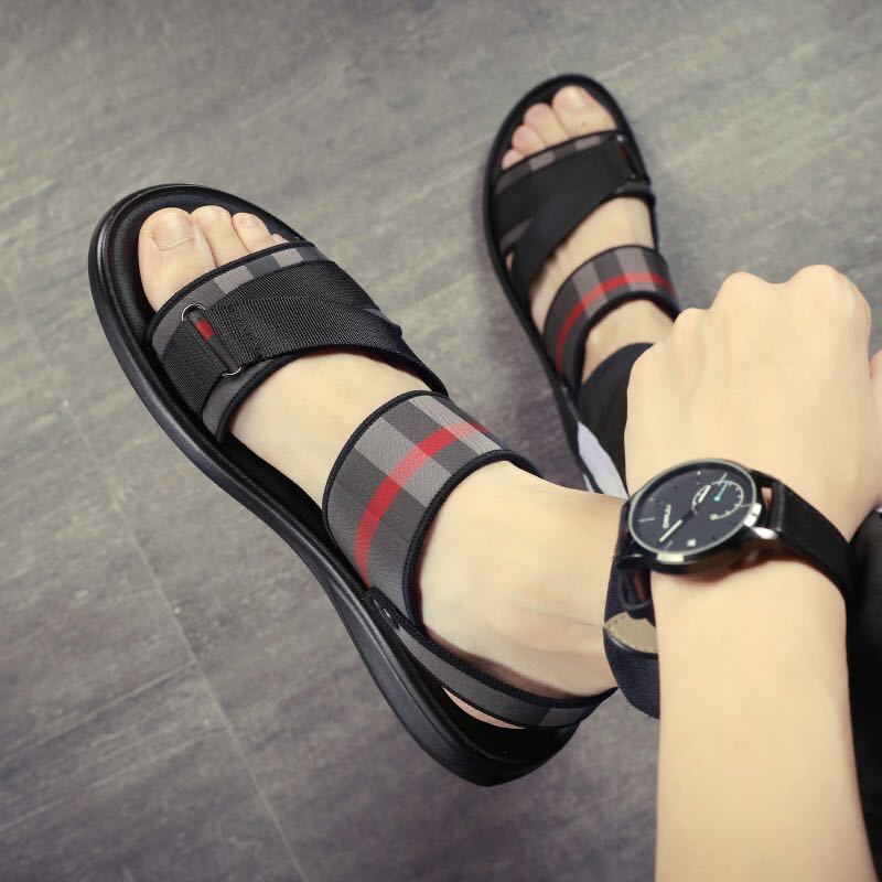 Trendige Herrensandalen