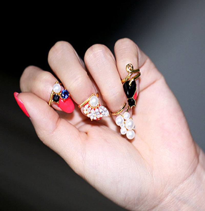 Pearl and rhinestone ring