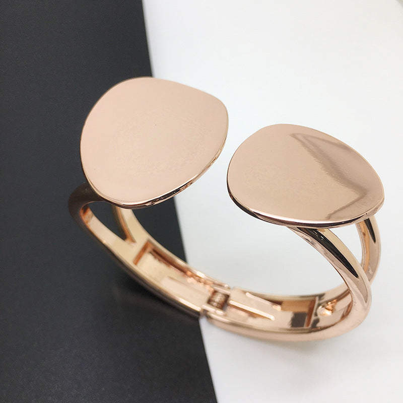 Trendy asymmetrical alloy spring bracelet