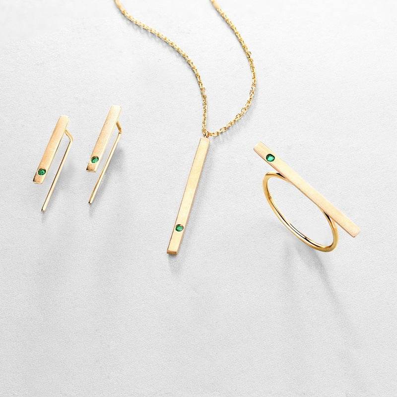 Boucles d'oreilles fines minimalistes en or 14 carats avec émeraude naturelle - Style & confort