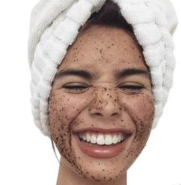 Granulés exfoliants nettoyants en profondeur à l'huile de coco et au café - Style & confort