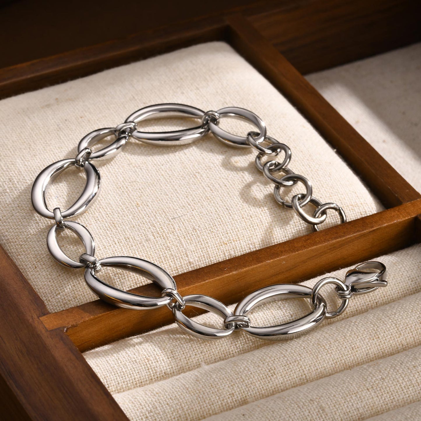 Simple geometric large chain bracelet