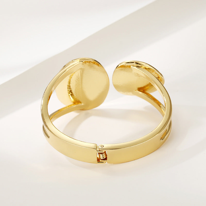 Trendy asymmetrical alloy spring bracelet