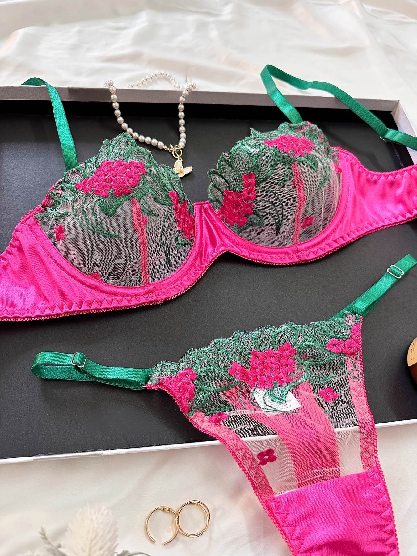 Lingerie transparente brodée en maille chaude multicolore pour la Saint-Valentin - Style & confort