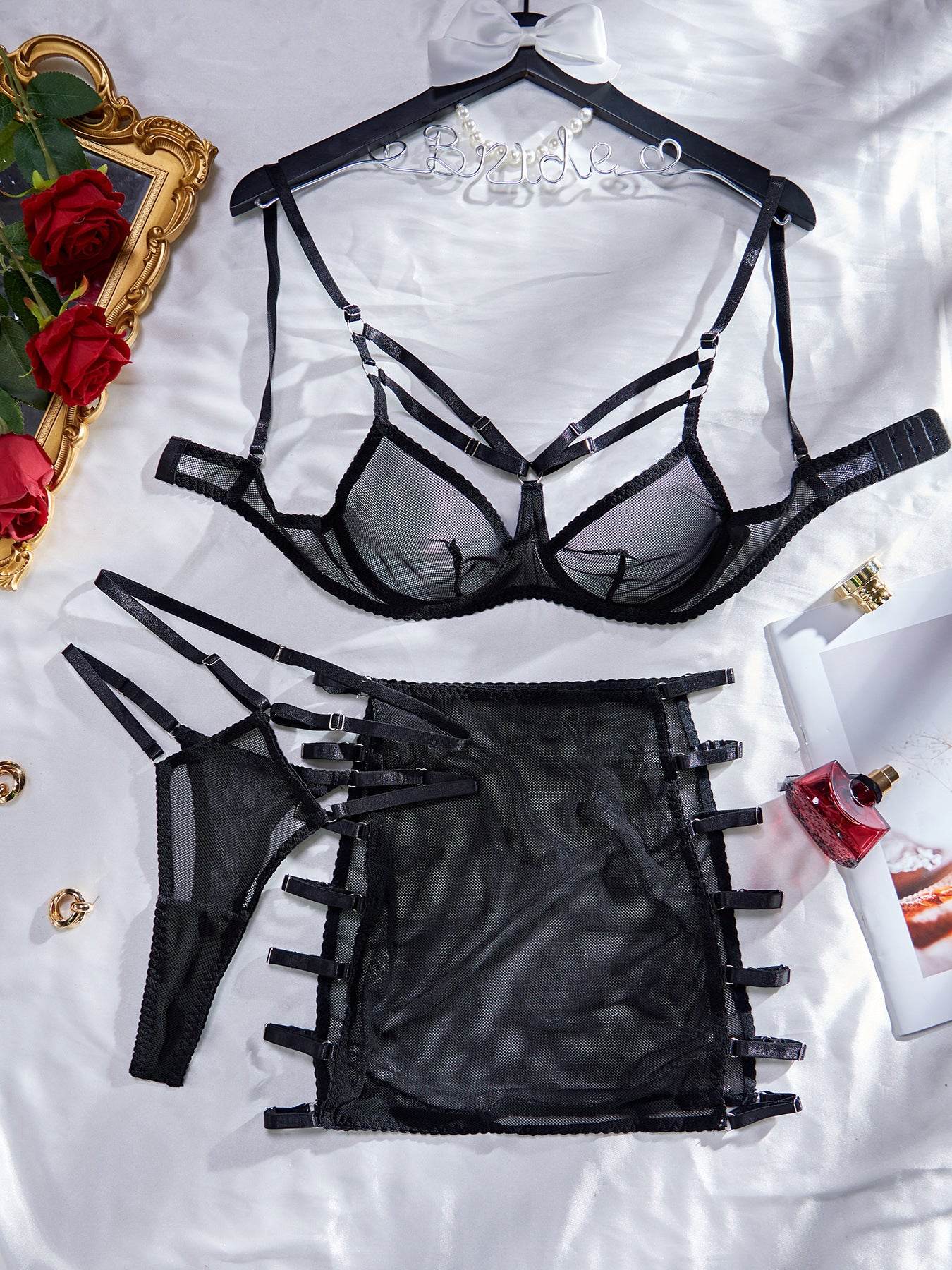 Ensemble de lingerie sexy trois pièces en maille transparente jupe courte - Style & confort