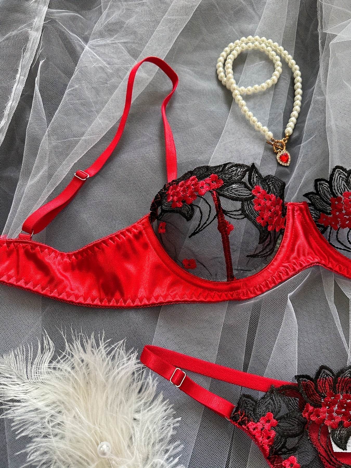 Lingerie transparente brodée en maille chaude multicolore pour la Saint-Valentin - Style & confort