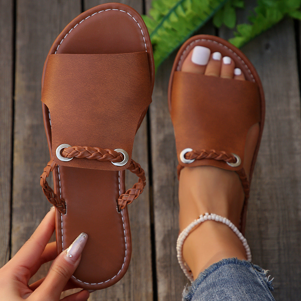 Simple and everyday pure color woven beach slippers