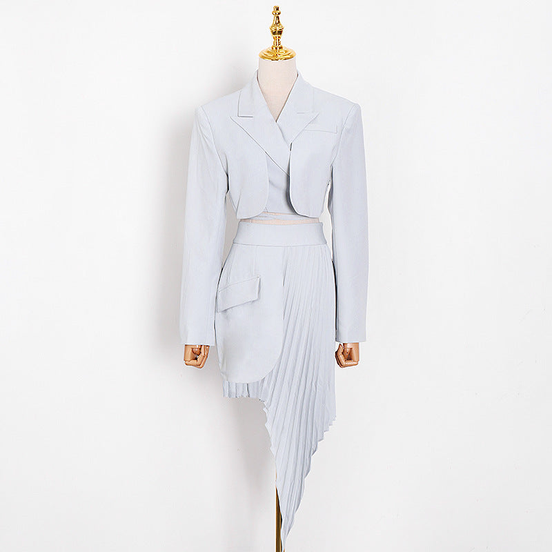 Beveled pleated skirt suit