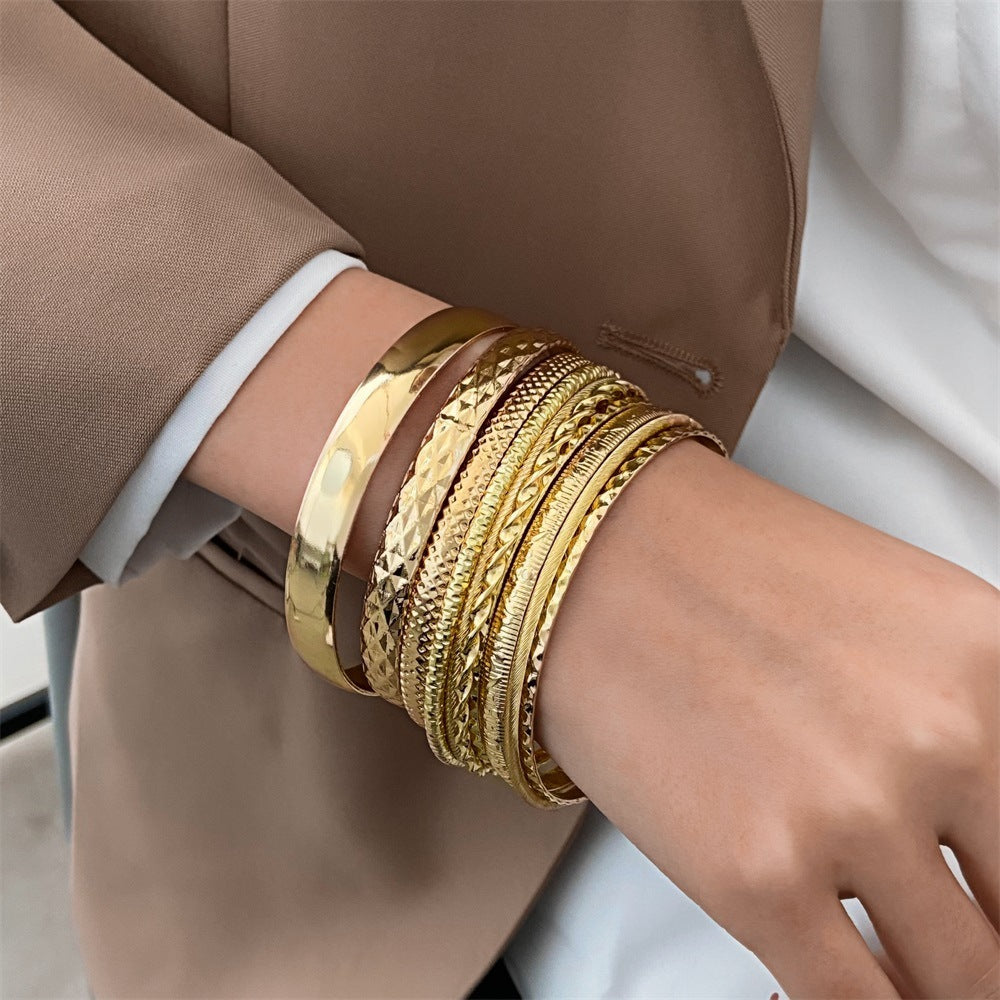 10 Pcs Retro Ethnischen Stil Legierung Breite Armbänder Gold Glänzend