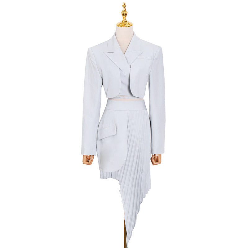 Beveled pleated skirt suit