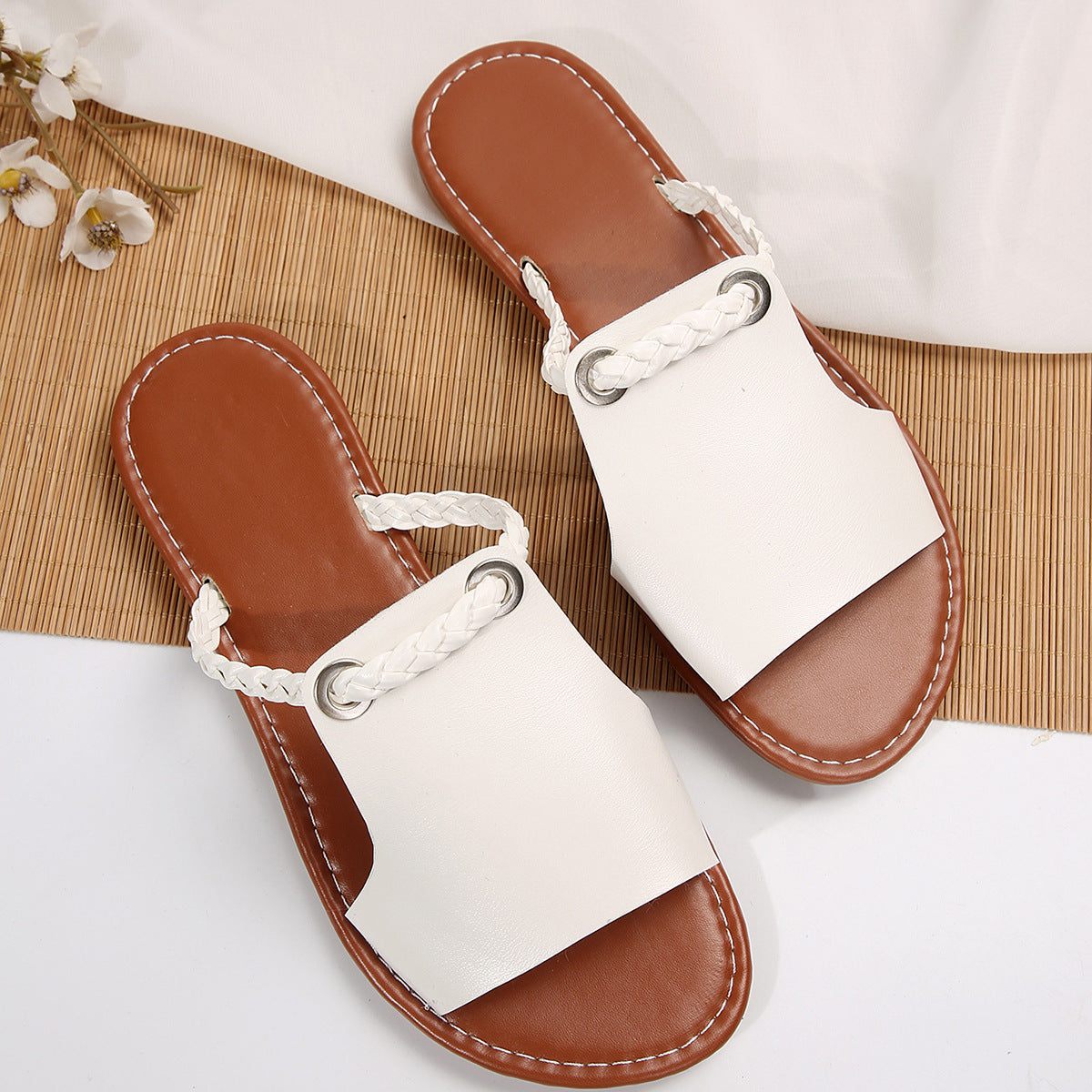 Simple and everyday pure color woven beach slippers