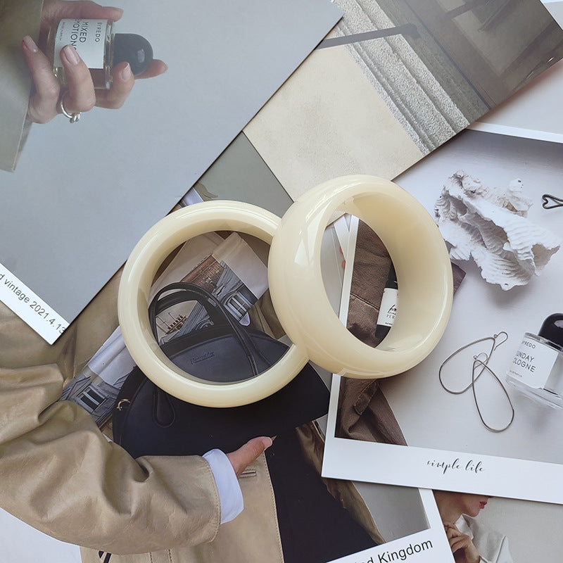Dynamic round bracelet in summer jelly color