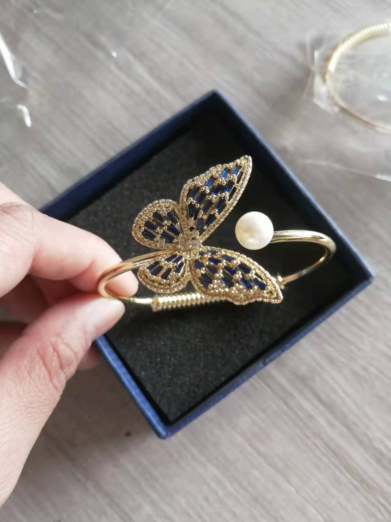 Vintage hollow out bracelet for women