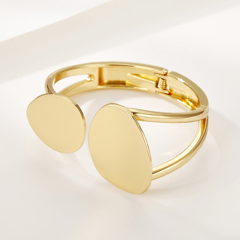 Trendy asymmetrical alloy spring bracelet