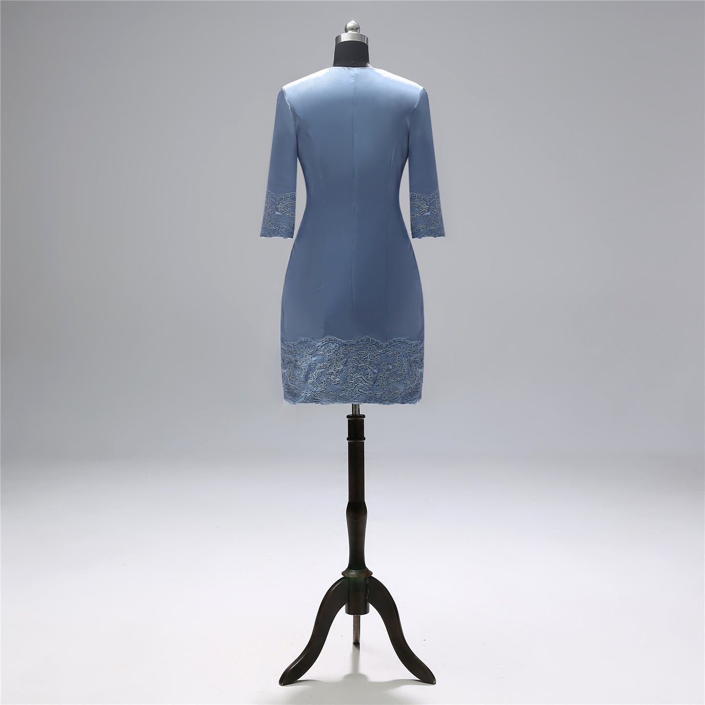 Simple mid-length satin toast suit