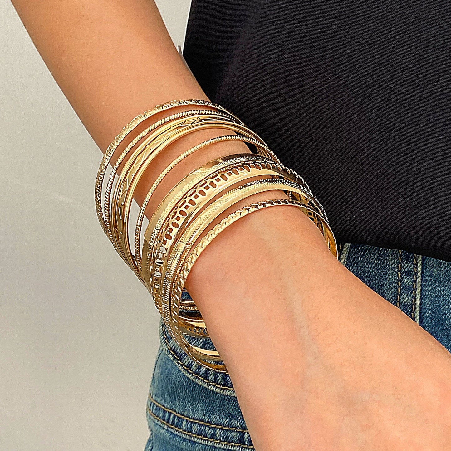 10 Pcs Retro Ethnischen Stil Legierung Breite Armbänder Gold Glänzend