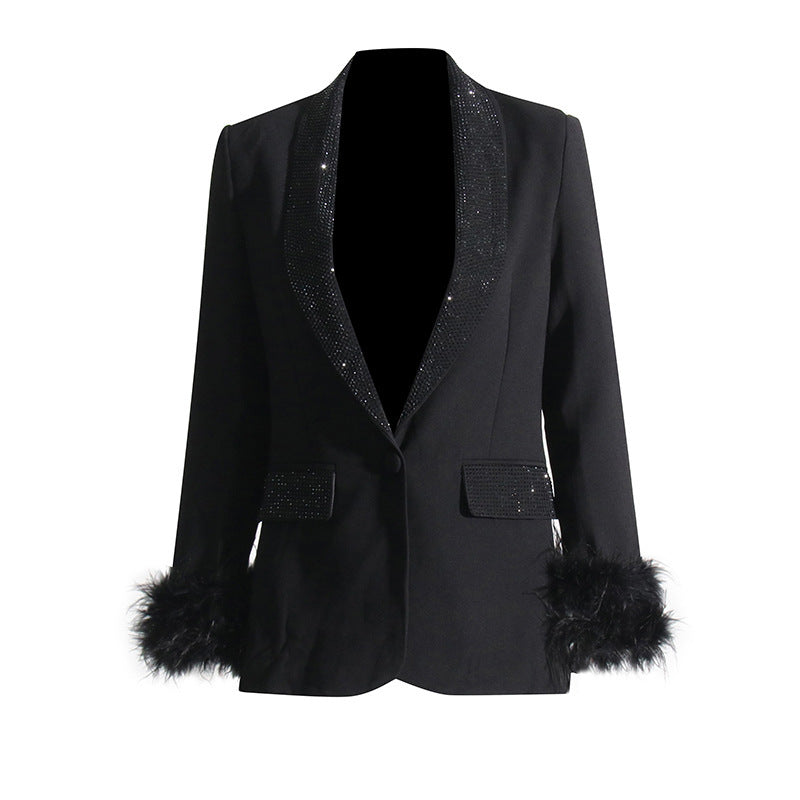 Elegant and trendy little suit for women
