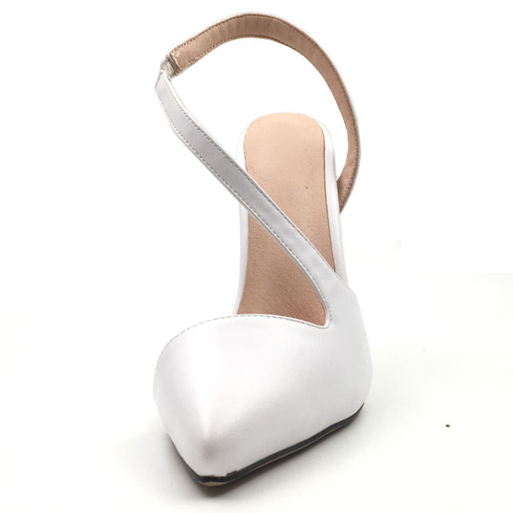 Chaussures de défilé à bout pointu et brides à talons aiguilles