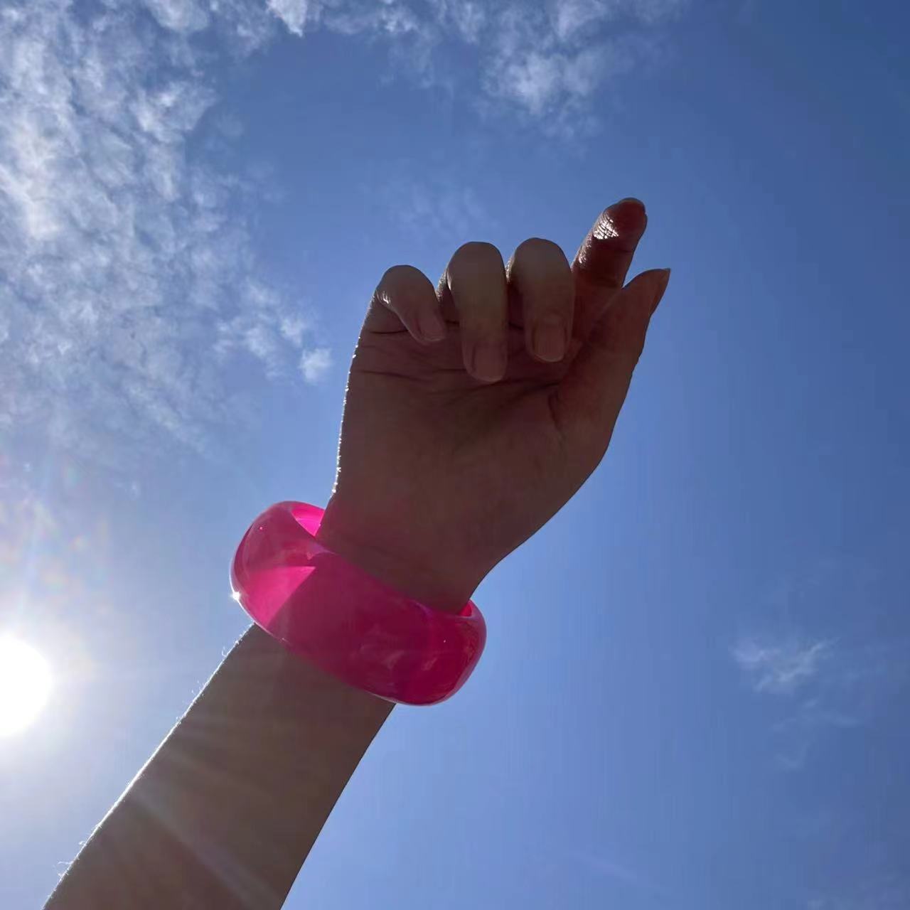 Dynamic round bracelet in summer jelly color
