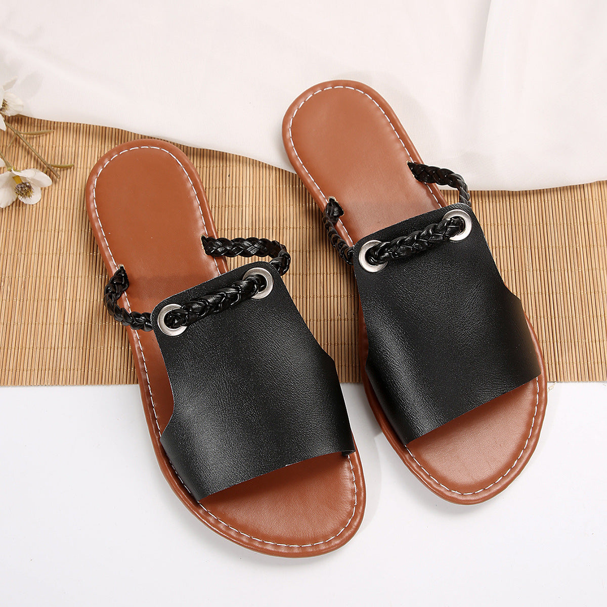 Simple and everyday pure color woven beach slippers