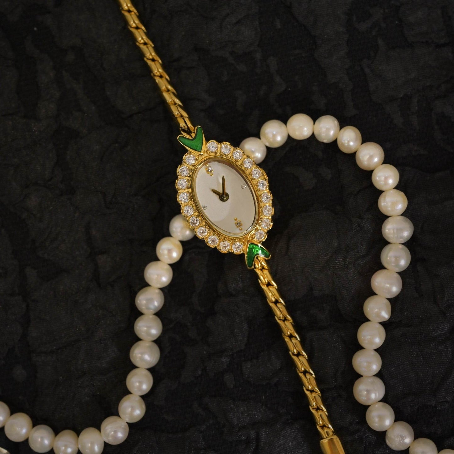 Montre femme de petite taille, incrustée de strass - Style & confort