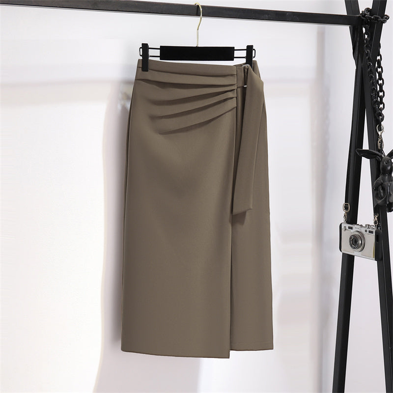 Elegantes kurzärmliges Satinhemd und hoch taillierter Rock für Damen