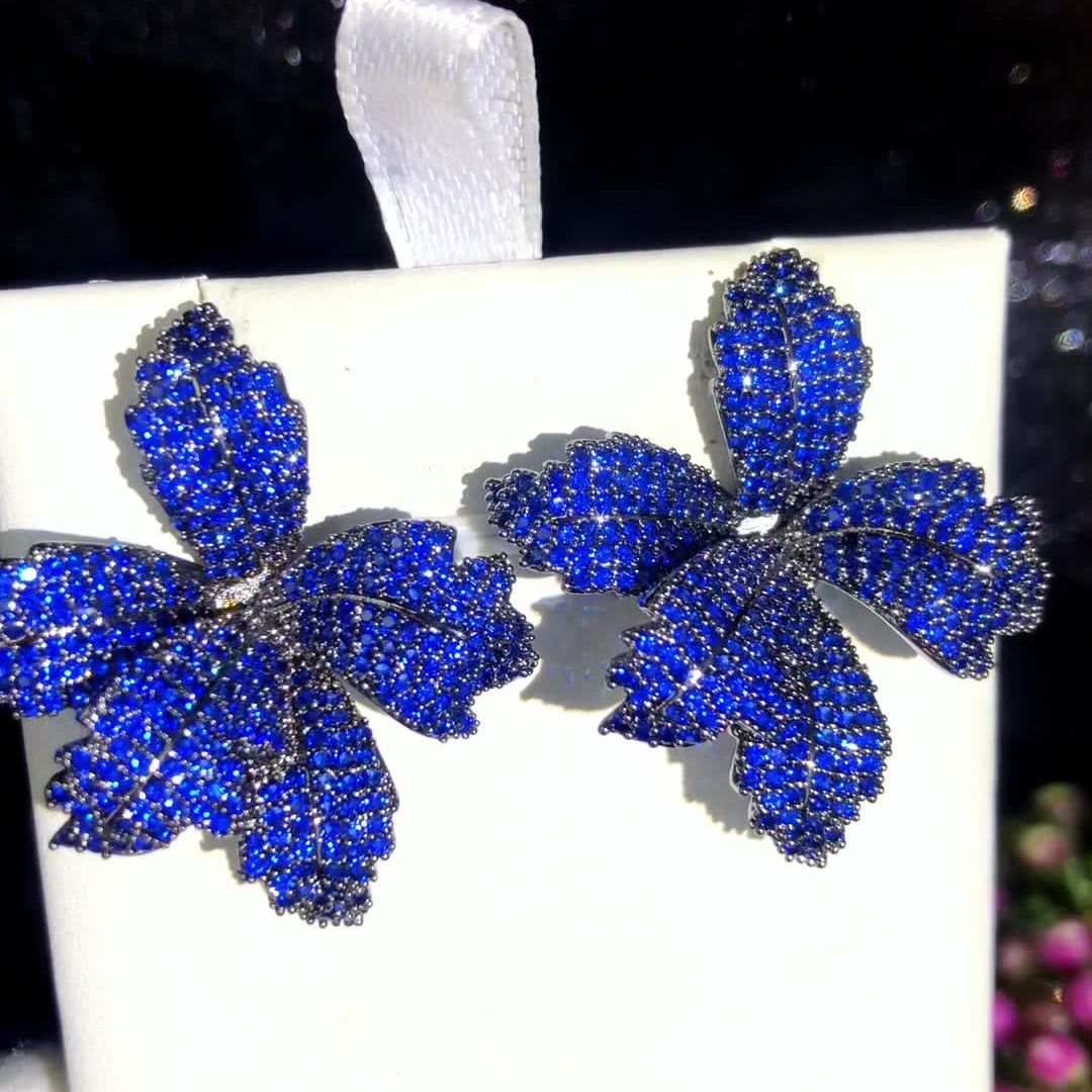 Simple and high quality earrings for women