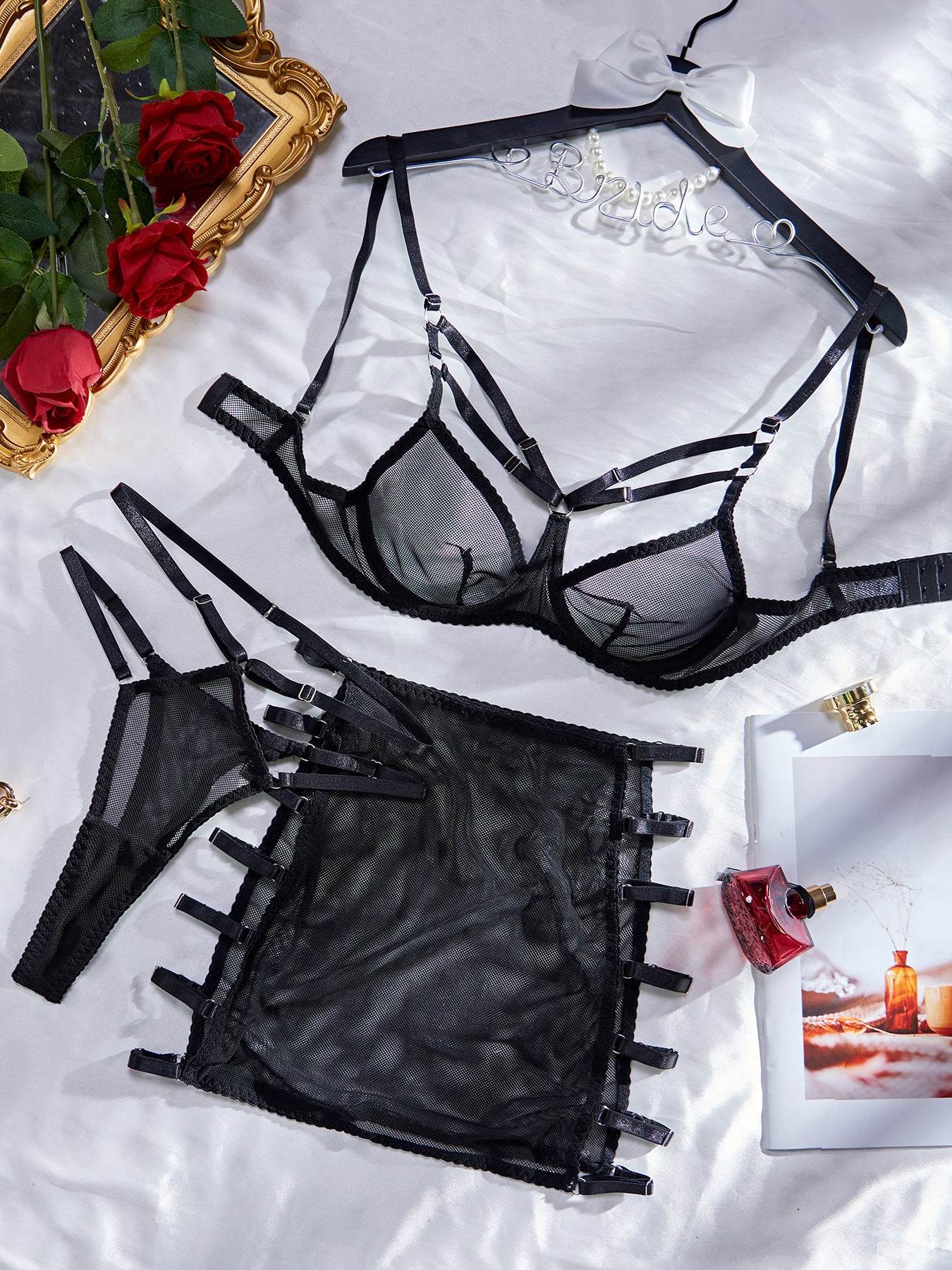 Ensemble de lingerie sexy trois pièces en maille transparente jupe courte - Style & confort