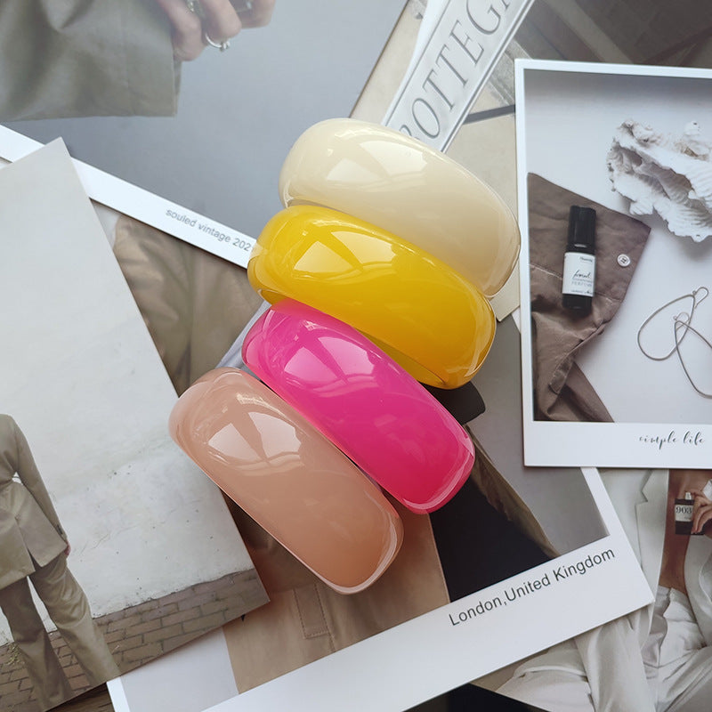 Dynamic round bracelet in summer jelly color