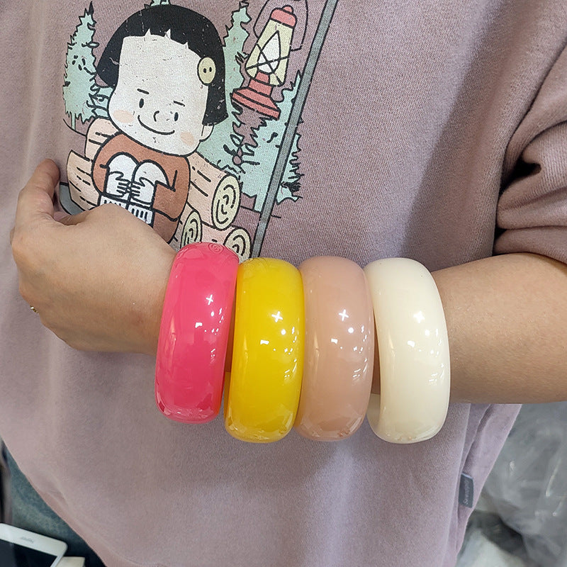 Dynamic round bracelet in summer jelly color