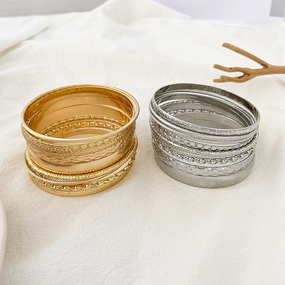 10 Pcs Retro Ethnischen Stil Legierung Breite Armbänder Gold Glänzend