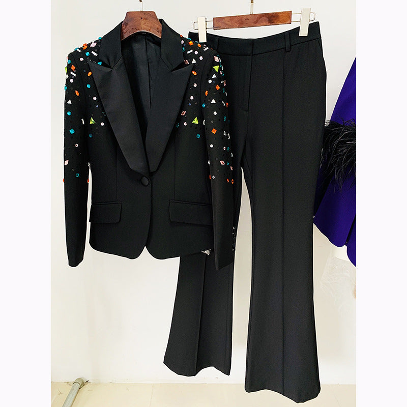 Costume deux pièces avec manteau et pantalon en diamant de couleur perlée