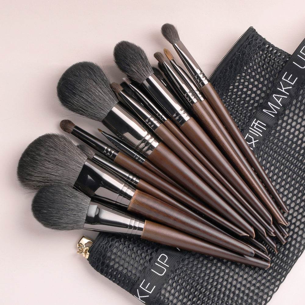 Ensemble de pinceaux marrons de maquillage naturels - Style & confort