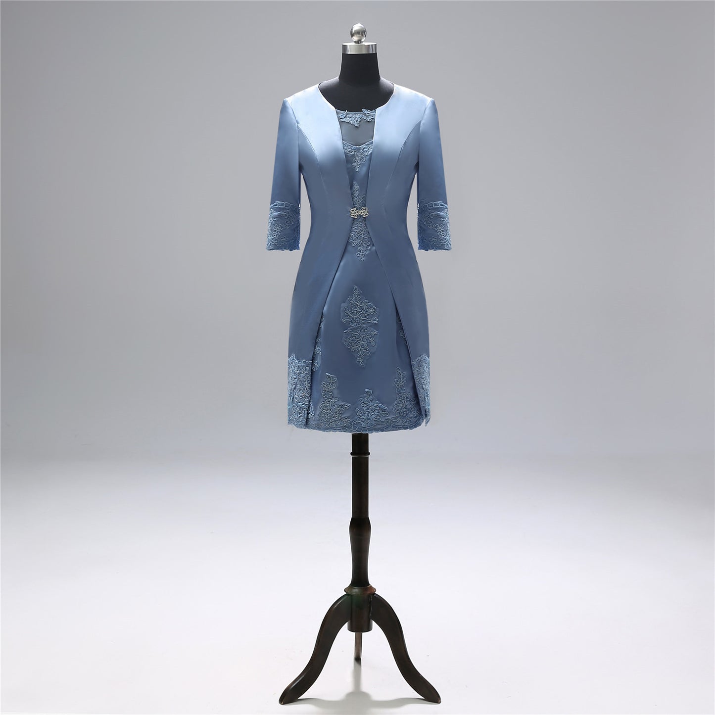 Simple mid-length satin toast suit