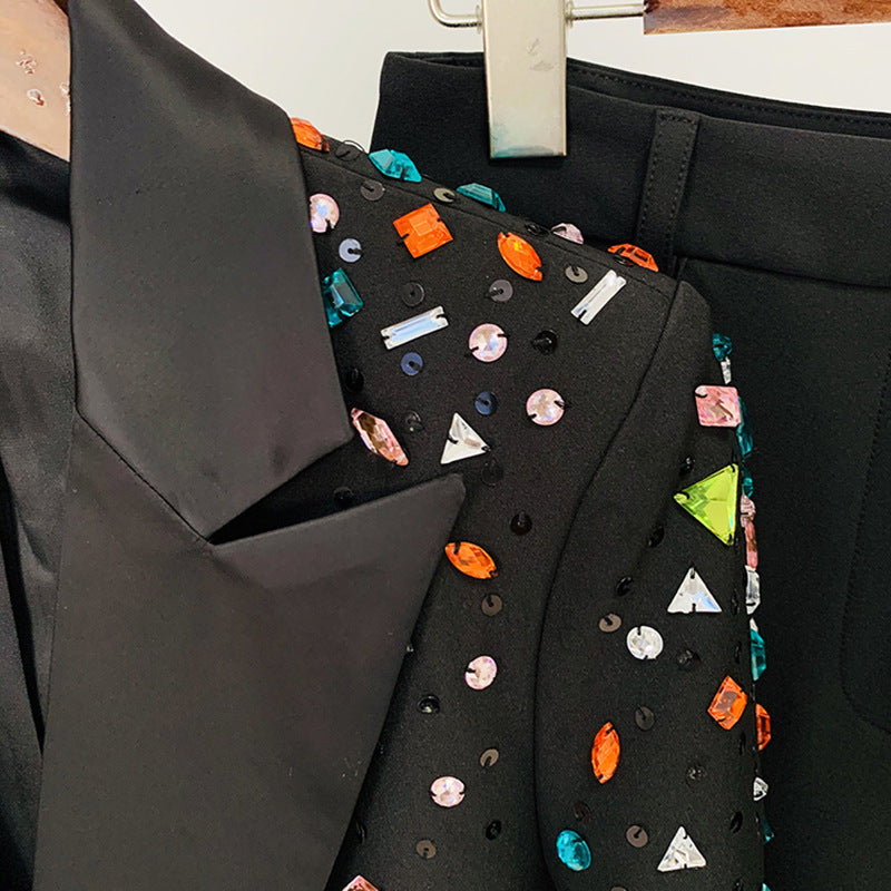 Costume deux pièces avec manteau et pantalon en diamant de couleur perlée