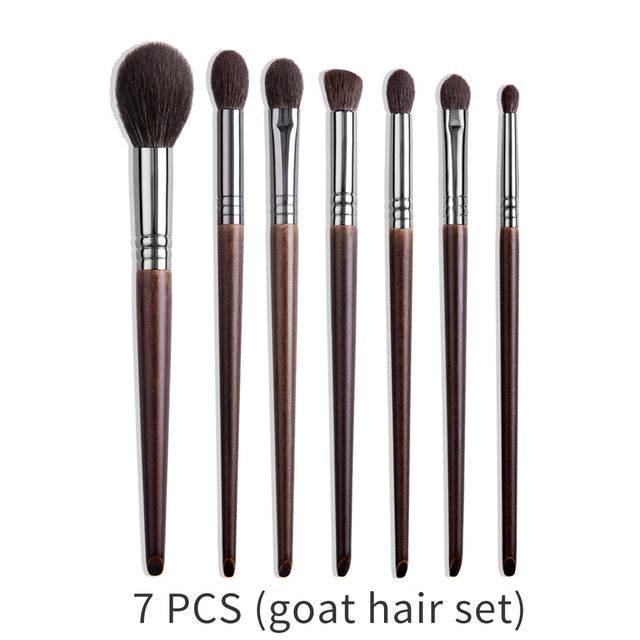 Ensemble de pinceaux marrons de maquillage naturels - Style & confort