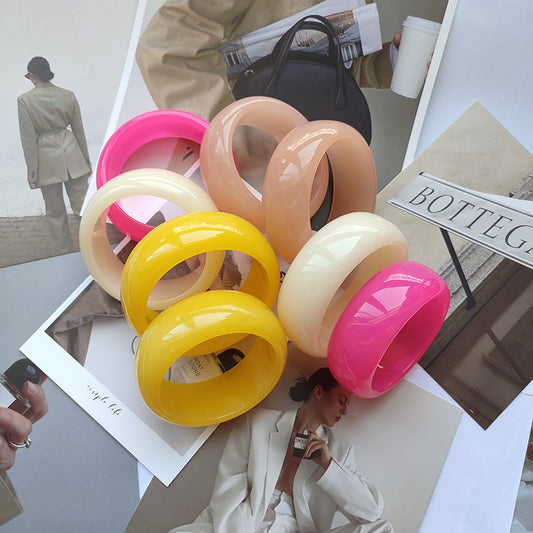 Dynamic round bracelet in summer jelly color